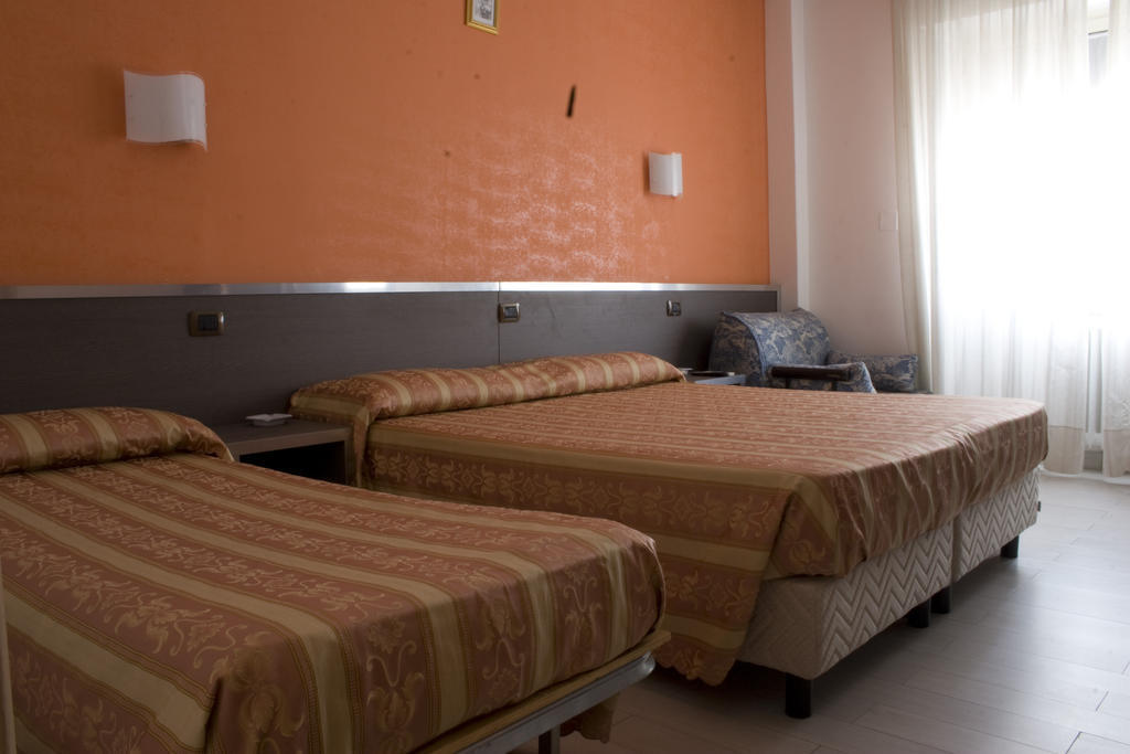 Hotel Renato Сесто Сан Джовани Стая снимка