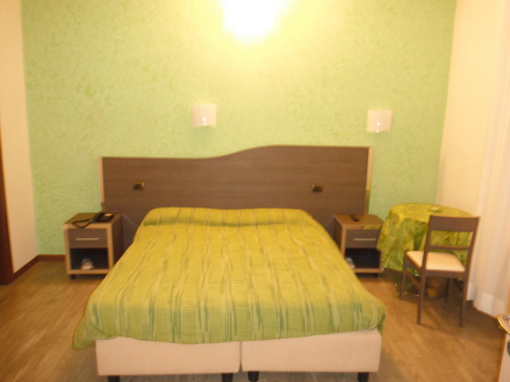 Hotel Renato Сесто Сан Джовани Стая снимка